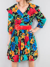 Laden Sie das Bild in den Galerie-Viewer, Abendkleider Vintage