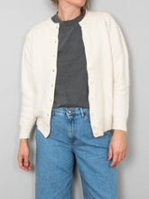 Laden Sie das Bild in den Galerie-Viewer, Angora Strickjacke Vintage