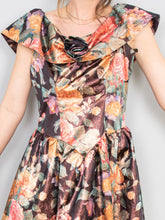 Laden Sie das Bild in den Galerie-Viewer, Ausgefallenes Kleid Vintage