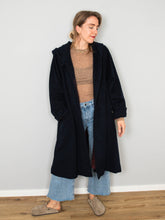 Laden Sie das Bild in den Galerie-Viewer, Blauer Wollmantel Vintage