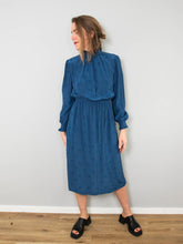 Laden Sie das Bild in den Galerie-Viewer, Blaues Seidenkleid