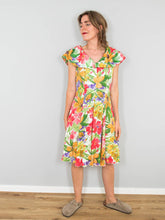 Laden Sie das Bild in den Galerie-Viewer, Blumenkleid Vintage