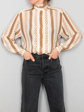 Laden Sie das Bild in den Galerie-Viewer, Bluse Creme Seide