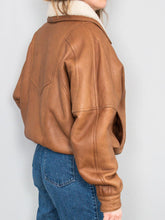 Laden Sie das Bild in den Galerie-Viewer, Braune Lammfell Lederjacke