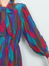 Laden Sie das Bild in den Galerie-Viewer, Seidenkleid Schluppe