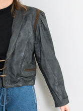 Laden Sie das Bild in den Galerie-Viewer, Cropped Lederjacke Grau