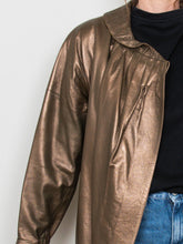 Laden Sie das Bild in den Galerie-Viewer, goldfarbene lederjacke