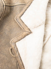 Laden Sie das Bild in den Galerie-Viewer, Wildledermantel Lammfell