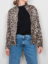 Laden Sie das Bild in den Galerie-Viewer, Seidenjacke Vintage Leo