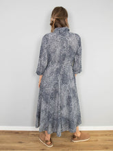 Laden Sie das Bild in den Galerie-Viewer, Maxikleid Seide