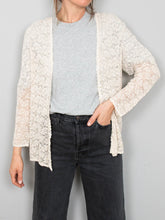Laden Sie das Bild in den Galerie-Viewer, 70´s Häkeljacke Creme