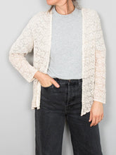 Laden Sie das Bild in den Galerie-Viewer, 70´s Häkeljacke Creme