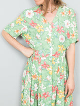 Laden Sie das Bild in den Galerie-Viewer, Vintage Kleider
