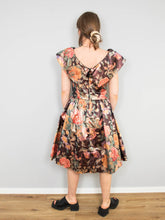 Laden Sie das Bild in den Galerie-Viewer, Elegantes Kleid Vintage