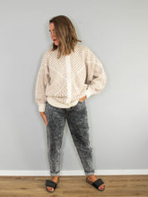 Laden Sie das Bild in den Galerie-Viewer, Escada Strickjacke Vintage