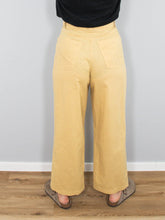 Laden Sie das Bild in den Galerie-Viewer, High Waist Hose Gelb