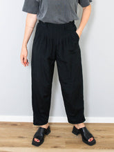 Laden Sie das Bild in den Galerie-Viewer, High Waist Hose Schwarz