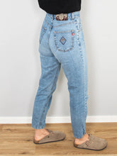 Laden Sie das Bild in den Galerie-Viewer, High Waist Jeans Armani