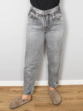 Laden Sie das Bild in den Galerie-Viewer, High Waist Jeans Vintage