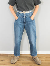 Laden Sie das Bild in den Galerie-Viewer, High Waist Jeans Vintage
