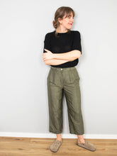 Laden Sie das Bild in den Galerie-Viewer, High Waist Seidenhose