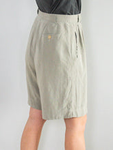 Laden Sie das Bild in den Galerie-Viewer, High Waist Seidenshorts
