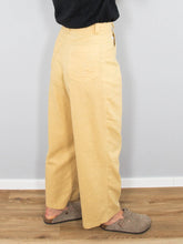 Laden Sie das Bild in den Galerie-Viewer, Hose Gelb Vintage