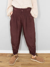 Laden Sie das Bild in den Galerie-Viewer, Hose Seide High Waist