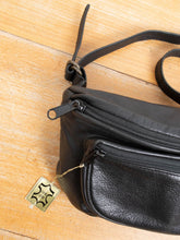 Laden Sie das Bild in den Galerie-Viewer, Hüfttasche Leder Schwarz