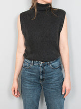 Laden Sie das Bild in den Galerie-Viewer, Iris von Arnim Secondhand
