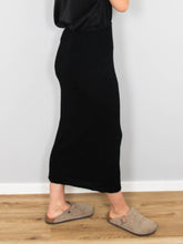 Laden Sie das Bild in den Galerie-Viewer, iris von arnim vintage