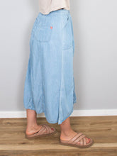 Laden Sie das Bild in den Galerie-Viewer, Jeansrock Vintage Joop