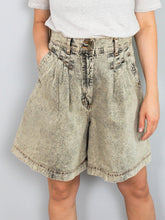 Laden Sie das Bild in den Galerie-Viewer, Jeansshorts High Waist Vintage