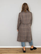 Laden Sie das Bild in den Galerie-Viewer, Karierter Mantel Vintage