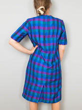 Laden Sie das Bild in den Galerie-Viewer, Kariertes Seidenkleid