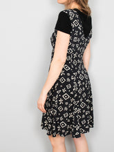 Laden Sie das Bild in den Galerie-Viewer, Kleid Seide Laurel