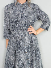 Laden Sie das Bild in den Galerie-Viewer, Kleid Seide Vintage