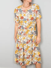 Laden Sie das Bild in den Galerie-Viewer, Kleid Vintage