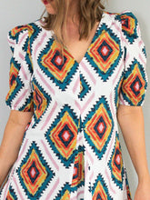 Laden Sie das Bild in den Galerie-Viewer, Kleider Vintage