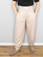 Laden Sie das Bild in den Galerie-Viewer, Lederhose High Waist Creme