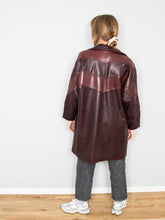 Laden Sie das Bild in den Galerie-Viewer, Lederjacken Vintage
