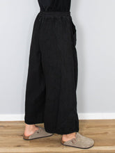 Laden Sie das Bild in den Galerie-Viewer, Leinenhose Schwarz High Waist