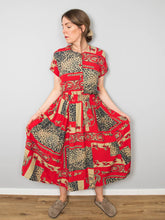 Laden Sie das Bild in den Galerie-Viewer, Leo Kleid Vintage