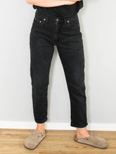Laden Sie das Bild in den Galerie-Viewer, Levis Jeans Schwarz