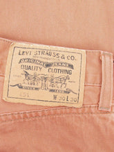Laden Sie das Bild in den Galerie-Viewer, Levis Vintage Jeans