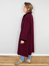 Laden Sie das Bild in den Galerie-Viewer, Mantel Vintage Beere
