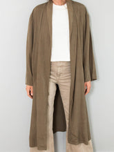 Laden Sie das Bild in den Galerie-Viewer, Mantel Seide Vintage