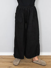 Laden Sie das Bild in den Galerie-Viewer, Marlenehose High Waist