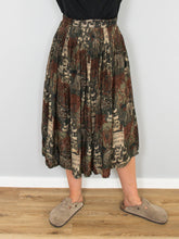 Laden Sie das Bild in den Galerie-Viewer, Midirock Schlossgarten