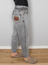 Laden Sie das Bild in den Galerie-Viewer, Mom Jeans Vintage